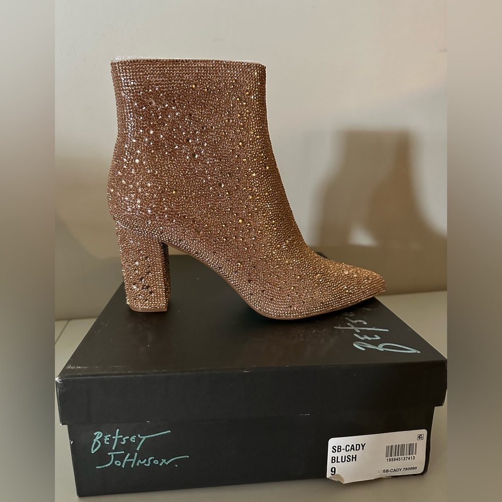BETSY JOHNSON side zip booties SB-CADY (Blush) size 9